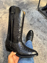 Cargar imagen en el visor de la galería, ELH1003 - Bota oval clon avestrúz negro