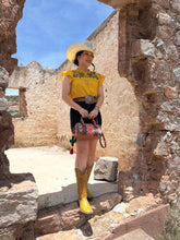 Cargar imagen en el visor de la galería, D3023 - Bota bulldog grabado anaconda amarillo/café/tabaco