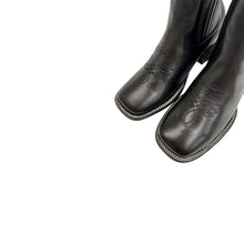 Cargar imagen en el visor de la galería, H2062 - Botín bulldog con ringle atanado negro