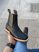 Cargar imagen en el visor de la galería, H3012 - Botín bulldog cuero petatillo negro