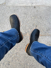 Cargar imagen en el visor de la galería, H3012 - Botín bulldog cuero petatillo negro