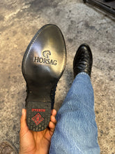 Cargar imagen en el visor de la galería, ELH1003 - Bota oval clon avestrúz negro