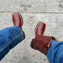 Cargar imagen en el visor de la galería, H1011 - Bota bulldog doble vida capuchino café suela media vida tachón