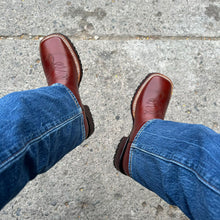 Cargar imagen en el visor de la galería, H1011 - Bota bulldog doble vida capuchino café suela media vida tachón