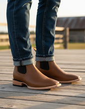 Load image into Gallery viewer, D1041 - Botín bulldog crazy oro