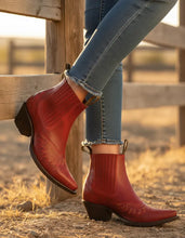 Cargar imagen en el visor de la galería, D1063 - Botín puntal bordado águila jersey rojo