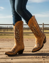 Cargar imagen en el visor de la galería, D3001 - Bota puntal láser desierto miel