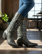 Cargar imagen en el visor de la galería, D3002 - Bota puntal láser desierto negro