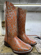 Load image into Gallery viewer, D3022 - Bota bulldog grabado anaconda bronce/azul/naranja