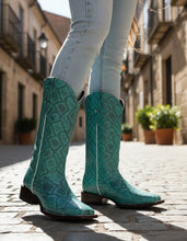 Cargar imagen en el visor de la galería, D3024 - Bota bulldog grabado anaconda azul turquesa/café/topo