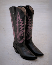Cargar imagen en el visor de la galería, D4021 - Bota puntal kiara venado negro/rosa