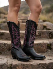 Cargar imagen en el visor de la galería, D4021 - Bota puntal kiara venado negro/rosa