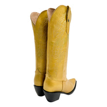 Cargar imagen en el visor de la galería, D4032 - Bota puntal kiara dorado metálico