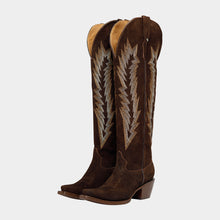 Cargar imagen en el visor de la galería, D4071 - Bota puntal alta espigas gamuza choco