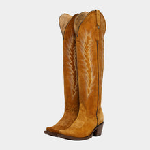 Cargar imagen en el visor de la galería, D4072 - Bota puntal alta espigas gamuza miel