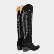 Cargar imagen en el visor de la galería, D4073 - Bota puntal alta espigas gamuza negro