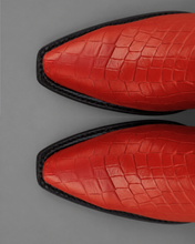 Cargar imagen en el visor de la galería, D4083 - Bota puntal kiara coco rojo