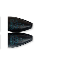 Cargar imagen en el visor de la galería, D4024 - Bota puntal kiara venado negro/azul celeste