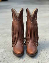 Cargar imagen en el visor de la galería, D7000 - Bota puntal de barbas venado brandy