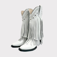 Cargar imagen en el visor de la galería, D7002 - Bota puntal de barbas grizzly blanco