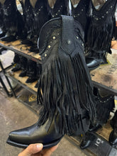 Cargar imagen en el visor de la galería, D7003 - Bota puntal de barbas crazy negro