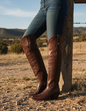Cargar imagen en el visor de la galería, D9001 - Bota puntal canela merlín café