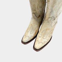 Cargar imagen en el visor de la galería, D9002 - Bota puntal canela desierto hueso