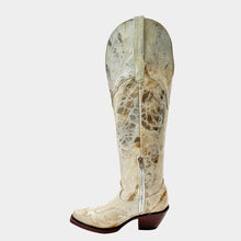 Cargar imagen en el visor de la galería, D9002 - Bota puntal canela desierto hueso