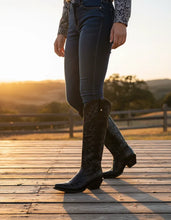 Cargar imagen en el visor de la galería, D9003 - Bota puntal canela merlín negro