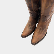 Cargar imagen en el visor de la galería, D9005 - Bota puntal canela brasil arena