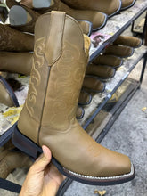 Cargar imagen en el visor de la galería, ELH1002 - Bota rodeo frontera crazy oro