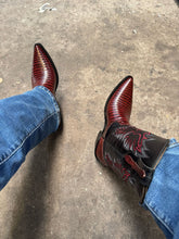 Cargar imagen en el visor de la galería, ELH1010 - Bota chihuahua clon lizard vino