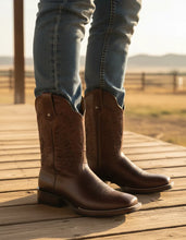 Cargar imagen en el visor de la galería, ELH1013 - Bota bulldog capuchino café