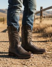 Cargar imagen en el visor de la galería, H1005 - Bota bulldog de cuero bullfy choco/café