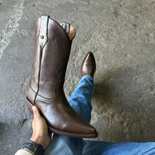 Cargar imagen en el visor de la galería, H1034 - Bota chihuahua cuero atanado café