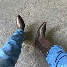Cargar imagen en el visor de la galería, H1034 - Bota chihuahua cuero atanado café