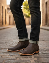 Cargar imagen en el visor de la galería, H1081 - Botín bulldog cuello toro café