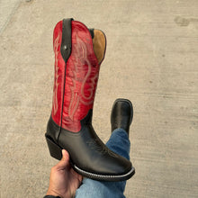 Cargar imagen en el visor de la galería, H2024 - Bota bulldog tacón cubano atanado negro/desierto rojo