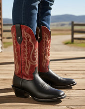 Cargar imagen en el visor de la galería, H2024 - Bota bulldog tacón cubano atanado negro/desierto rojo