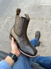 Cargar imagen en el visor de la galería, H2061 - Botín bulldog con ringle atanado café