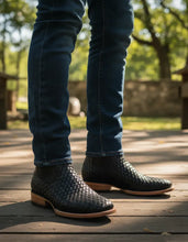 Cargar imagen en el visor de la galería, H3012 - Botín bulldog cuero petatillo negro