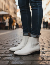 Cargar imagen en el visor de la galería, U1002 - Botín charro de cuero atanado hueso