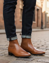 Cargar imagen en el visor de la galería, U1003 - Botín charro de cuero atanado miel