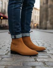 Cargar imagen en el visor de la galería, U1006 - Botín charro de cuero nubuck miel