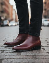 Cargar imagen en el visor de la galería, U1008 - Botín charro de cuero atanado vino