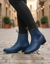 Cargar imagen en el visor de la galería, U1010 - Botín charro de cuero crazy azul