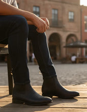 Cargar imagen en el visor de la galería, U1011 - Botín charro de hule cuello toro negro