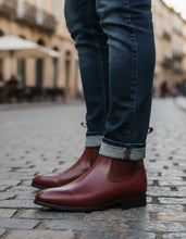 Cargar imagen en el visor de la galería, U2005 - Botín charro de hule atanado vino