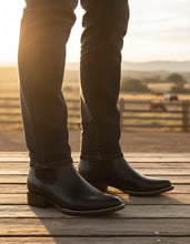Cargar imagen en el visor de la galería, U4006 - Botín suela volada atanado negro