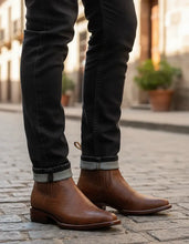 Cargar imagen en el visor de la galería, U4007 - Botín suela volada búfalo café